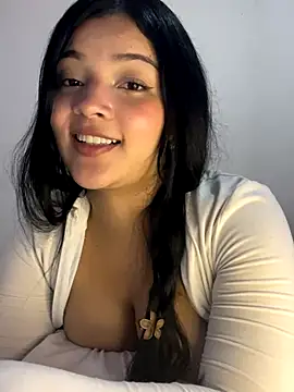 Snapshot of EmmaBlossom chatting on October 27, 2025, 3:32 am EmmaBlossom online show from October 27, 2025, 3:32 am