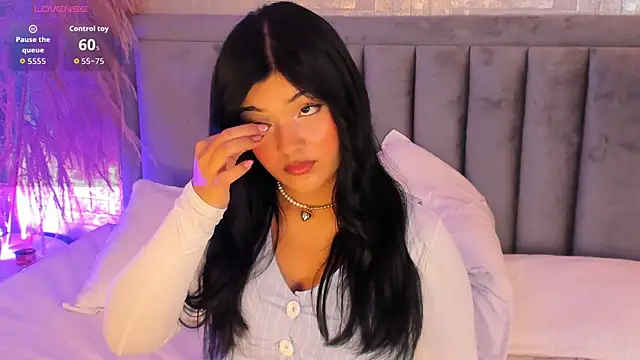 Snapshot of EmmaBlossom chatting on November 2, 2025, 3:03 pm EmmaBlossom online show from November 2, 2025, 3:03 pm