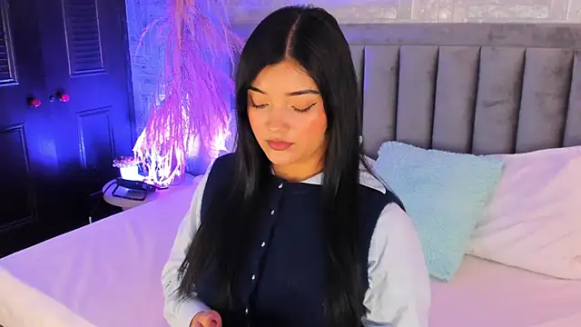 Snapshot of EmmaBlossom chatting on November 12, 2025, 7:46 pm EmmaBlossom online show from November 12, 2025, 7:46 pm