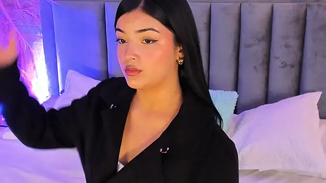 Snapshot of EmmaBlossom chatting on November 14, 2025, 7:45 pm EmmaBlossom online show from November 14, 2025, 7:45 pm