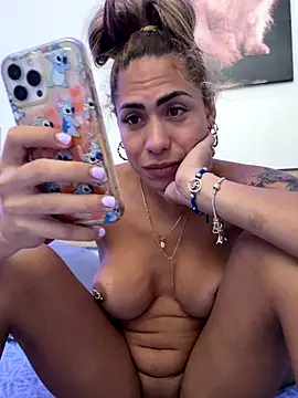 Snapshot of Naomi24herr chatting on October 13, 2025, 12:10 am Naomi24herr online show from October 13, 2025, 12:10 am