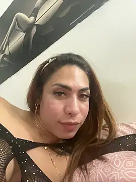 Naomi24herr online show from May 25, 2026, 3:23 am