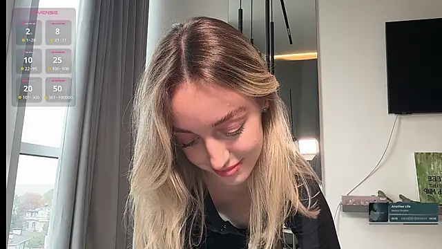 Snapshot of SophieBelll chatting on October 27, 2025, 10:41 am SophieBelll online show from October 27, 2025, 10:41 am