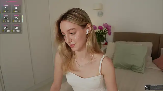 Snapshot of SophieBelll chatting on June 12, 2026, 9:19 am SophieBelll online show from June 12, 2026, 9:19 am