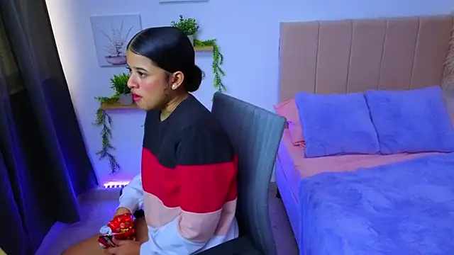 pequitasmedusa9 online show from October 2, 2025, 8:49 pm