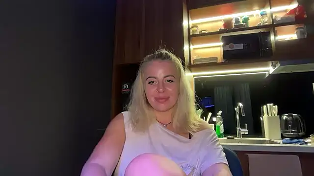 Miravynn online show from February 19, 2026, 6:15 pm