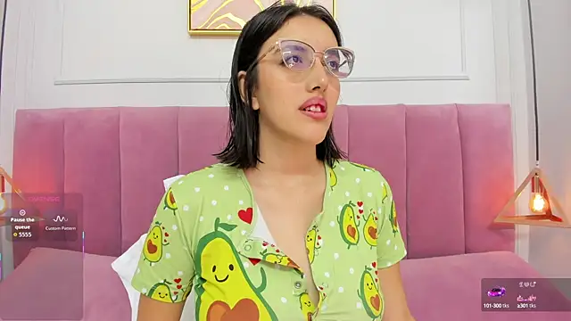 Snapshot of venusgreys1_ chatting on October 17, 2025, 11:57 am venusgreys1 online show from October 17, 2025, 11:57 am