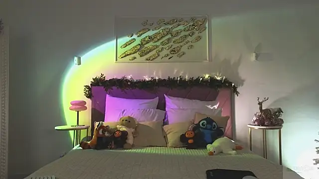 Nicole Broown  online show from January 5, 2026, 9:18 pm