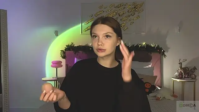 Nicole Broown  online show from January 15, 2026, 9:18 pm