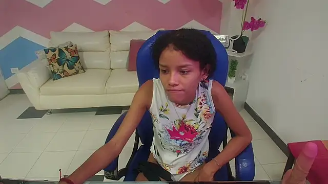 Snapshot of adisson_petite1 chatting on October 3, 2025, 11:46 pm adisson petite1 online show from October 3, 2025, 11:46 pm