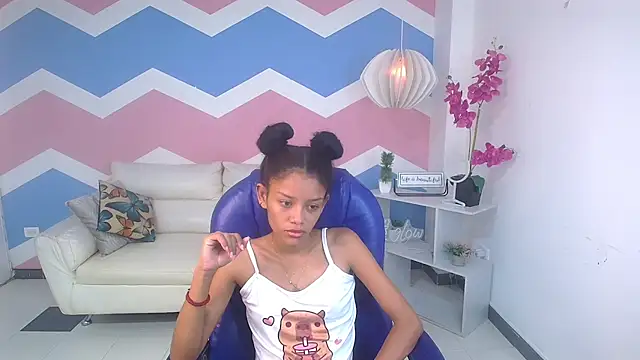 Snapshot of adisson_petite1 chatting on October 7, 2025, 12:24 pm adisson petite1 online show from October 7, 2025, 12:24 pm