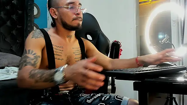 Snapshot of Kevinfox23cms chatting on November 4, 2025, 6:12 am Kevinfox23cms online show from November 4, 2025, 6:12 am