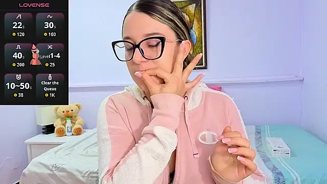 katiaa lovv online show from October 30, 2025, 11:55 am