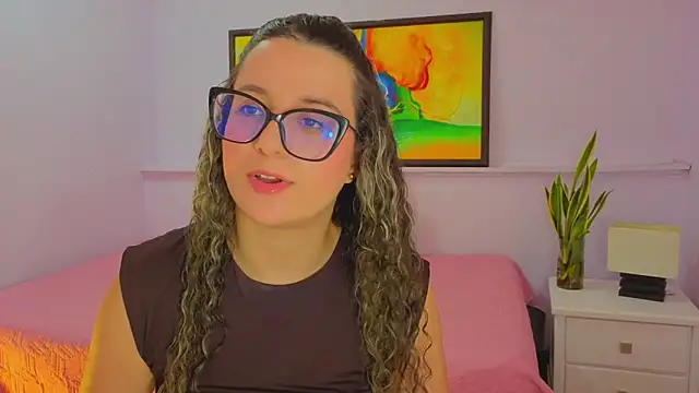 katiaa lovv online show from May 7, 2026, 12:32 pm