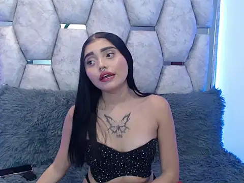 AnalyMilles online show from October 28, 2025, 8:44 pm