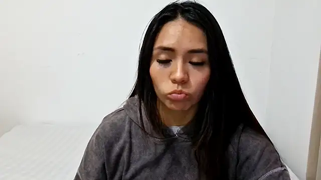 BellaBliss123 online show from October 3, 2025, 11:02 pm