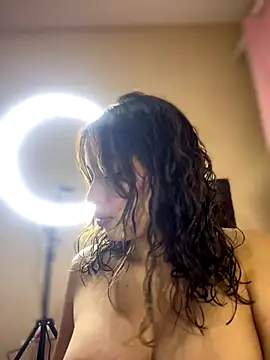 Snapshot of Mia_Valmont chatting on October 16, 2025, 2:18 pm Mia Valmont online show from October 16, 2025, 2:18 pm