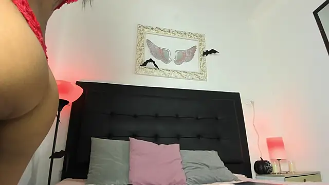 Snapshot of Nyra_18 chatting on October 18, 2025, 9:04 pm Nyra 18 online show from October 18, 2025, 9:04 pm