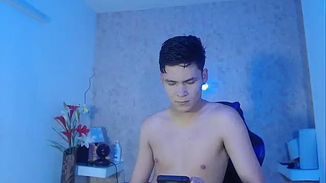 Snapshot of Aaron_Foxxx chatting on September 27, 2025, 12:43 pm Aaron Foxxx online show from September 27, 2025, 12:43 pm