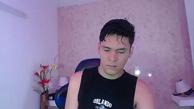 Snapshot of Aaron_Foxxx chatting on October 4, 2025, 12:03 pm Aaron Foxxx online show from October 4, 2025, 12:03 pm