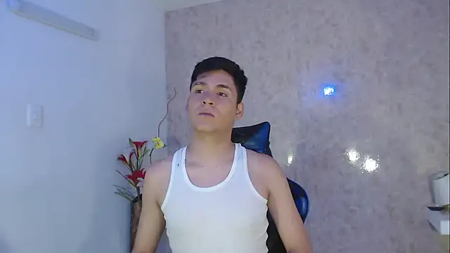 Snapshot of Aaron_Foxxx chatting on October 5, 2025, 9:02 pm Aaron Foxxx online show from October 5, 2025, 9:02 pm