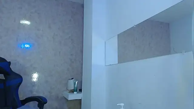 Snapshot of Aaron_Foxxx chatting on October 8, 2025, 1:09 pm Aaron Foxxx online show from October 8, 2025, 1:09 pm