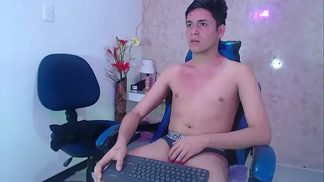 Snapshot of Aaron_Foxxx chatting on October 10, 2025, 1:10 pm Aaron Foxxx online show from October 10, 2025, 1:10 pm