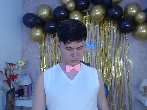 Snapshot of Aaron_Foxxx chatting on October 12, 2025, 11:53 am Aaron Foxxx online show from October 12, 2025, 11:53 am