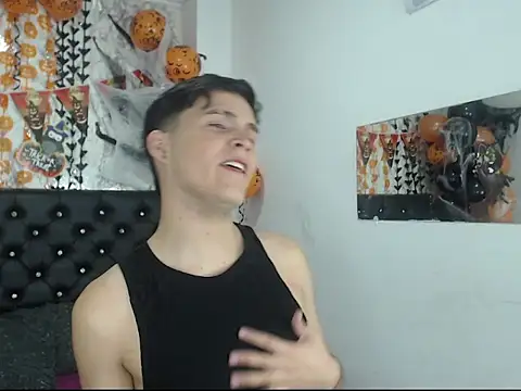 Snapshot of Aaron_Foxxx chatting on October 15, 2025, 9:59 pm Aaron Foxxx online show from October 15, 2025, 9:59 pm