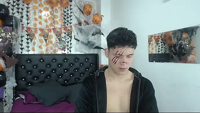 Snapshot of Aaron_Foxxx chatting on October 18, 2025, 10:21 pm Aaron Foxxx online show from October 18, 2025, 10:21 pm