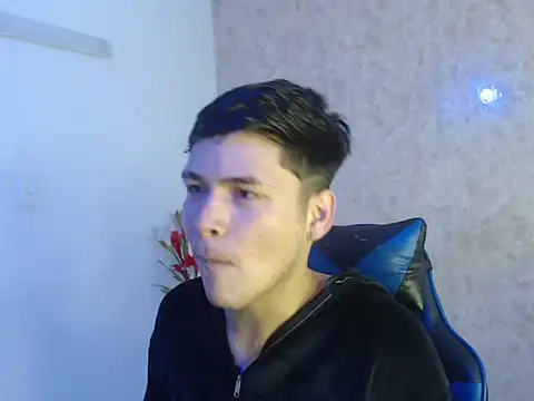 Snapshot of Aaron_Foxxx chatting on October 22, 2025, 1:22 pm Aaron Foxxx online show from October 22, 2025, 1:22 pm