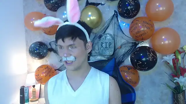 Snapshot of Aaron_Foxxx chatting on October 25, 2025, 1:40 pm Aaron Foxxx online show from October 25, 2025, 1:40 pm