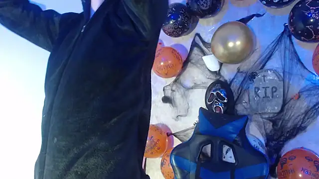 Snapshot of Aaron_Foxxx chatting on October 28, 2025, 1:36 pm Aaron Foxxx online show from October 28, 2025, 1:36 pm