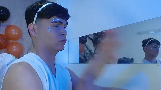 Snapshot of Aaron_Foxxx chatting on October 31, 2025, 1:45 pm Aaron Foxxx online show from October 31, 2025, 1:45 pm