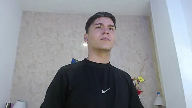 Snapshot of Aaron_Foxxx chatting on November 4, 2025, 12:48 pm Aaron Foxxx online show from November 4, 2025, 12:48 pm