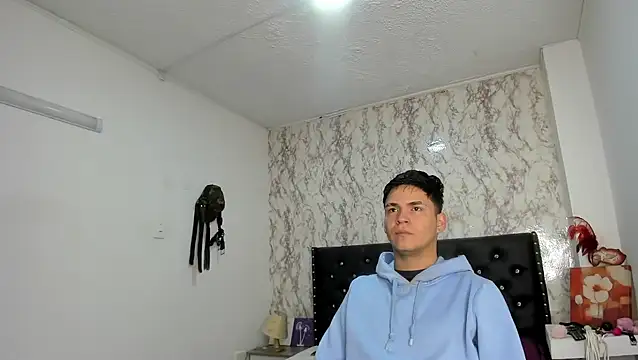 Snapshot of Aaron_Foxxx chatting on November 6, 2025, 12:50 pm Aaron Foxxx online show from November 6, 2025, 12:50 pm