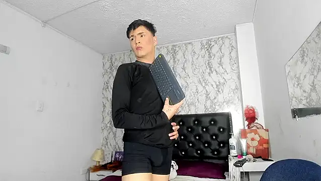 Snapshot of Aaron_Foxxx chatting on November 15, 2025, 1:47 am Aaron Foxxx online show from November 15, 2025, 1:47 am