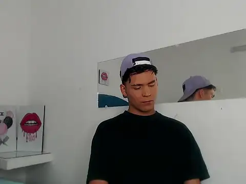 Snapshot of Aaron_Foxxx chatting on November 16, 2025, 5:29 pm Aaron Foxxx online show from November 16, 2025, 5:29 pm