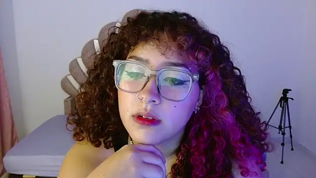 Snapshot of BlueeVelvet chatting on September 29, 2025, 11:31 pm BlueeVelvet online show from September 29, 2025, 11:31 pm