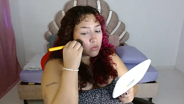 Snapshot of BlueeVelvet chatting on October 4, 2025, 5:55 pm BlueeVelvet online show from October 4, 2025, 5:55 pm