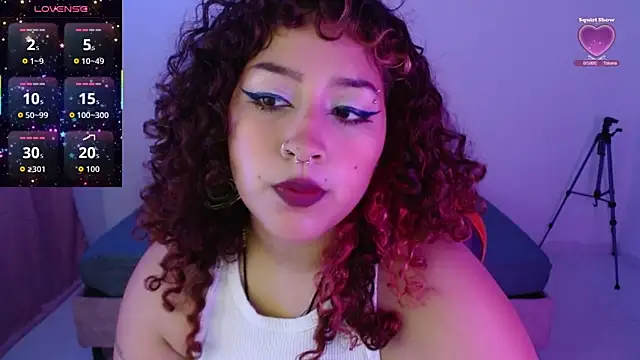 Snapshot of BlueeVelvet chatting on October 17, 2025, 11:18 pm BlueeVelvet online show from October 17, 2025, 11:18 pm