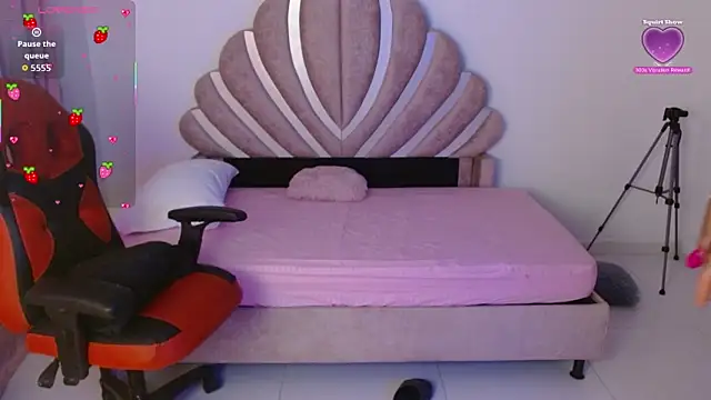 Snapshot of BlueeVelvet chatting on October 27, 2025, 12:47 am BlueeVelvet online show from October 27, 2025, 12:47 am