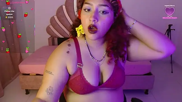 Snapshot of BlueeVelvet chatting on October 29, 2025, 11:17 pm BlueeVelvet online show from October 29, 2025, 11:17 pm