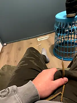 Snapshot of latenightguy chatting on October 2, 2025, 4:08 am latenightguy online show from October 2, 2025, 4:08 am