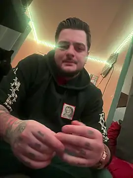 Snapshot of latenightguy chatting on January 11, 2026, 4:39 am latenightguy online show from January 11, 2026, 4:39 am