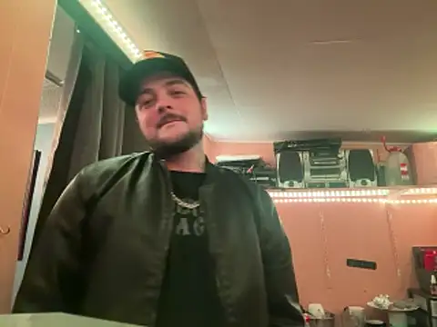 Snapshot of latenightguy chatting on February 15, 2026, 9:08 am latenightguy online show from February 15, 2026, 9:08 am