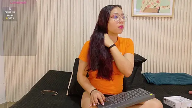 Snapshot of Abrilmirren chatting on October 28, 2025, 11:14 am Abrilmirren online show from October 28, 2025, 11:14 am