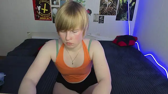 Cattie w  online show from February 12, 2026, 1:11 am