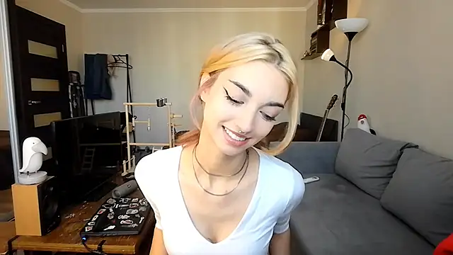 Snapshot of JillianBozak chatting on October 3, 2025, 9:17 am JillianBozak online show from October 3, 2025, 9:17 am