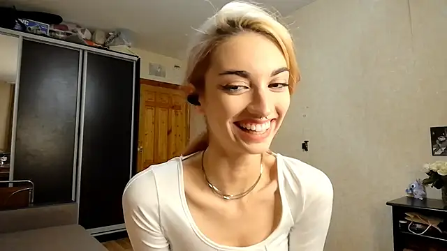 Snapshot of JillianBozak chatting on October 13, 2025, 12:10 am JillianBozak online show from October 13, 2025, 12:10 am